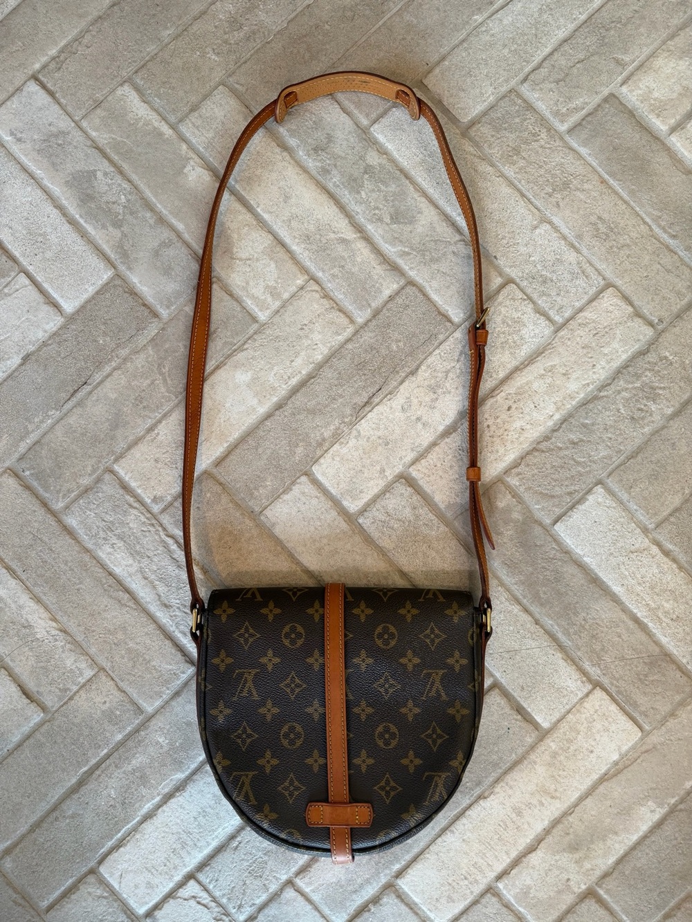 Louis Vuitton Authentic Chantilly Monogram Vintage Crossbody Bag - Picture 3 of 16